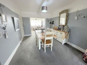 Merrilees Crescent- click for photo gallery
